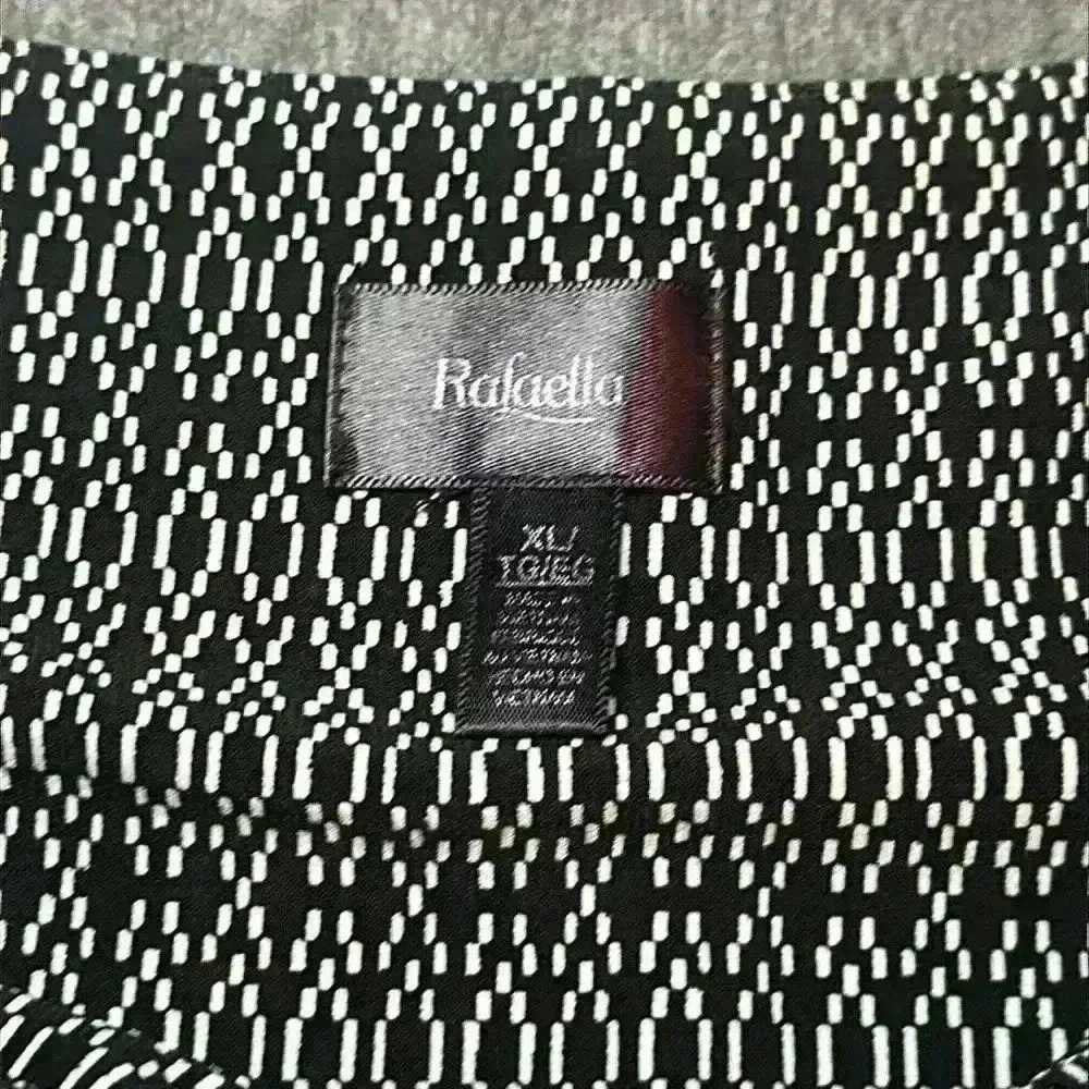 Rafaela Black & White Stylish Sleeveless Tank with Silver Clasps Women’s Size XL - Picture 5 of 9